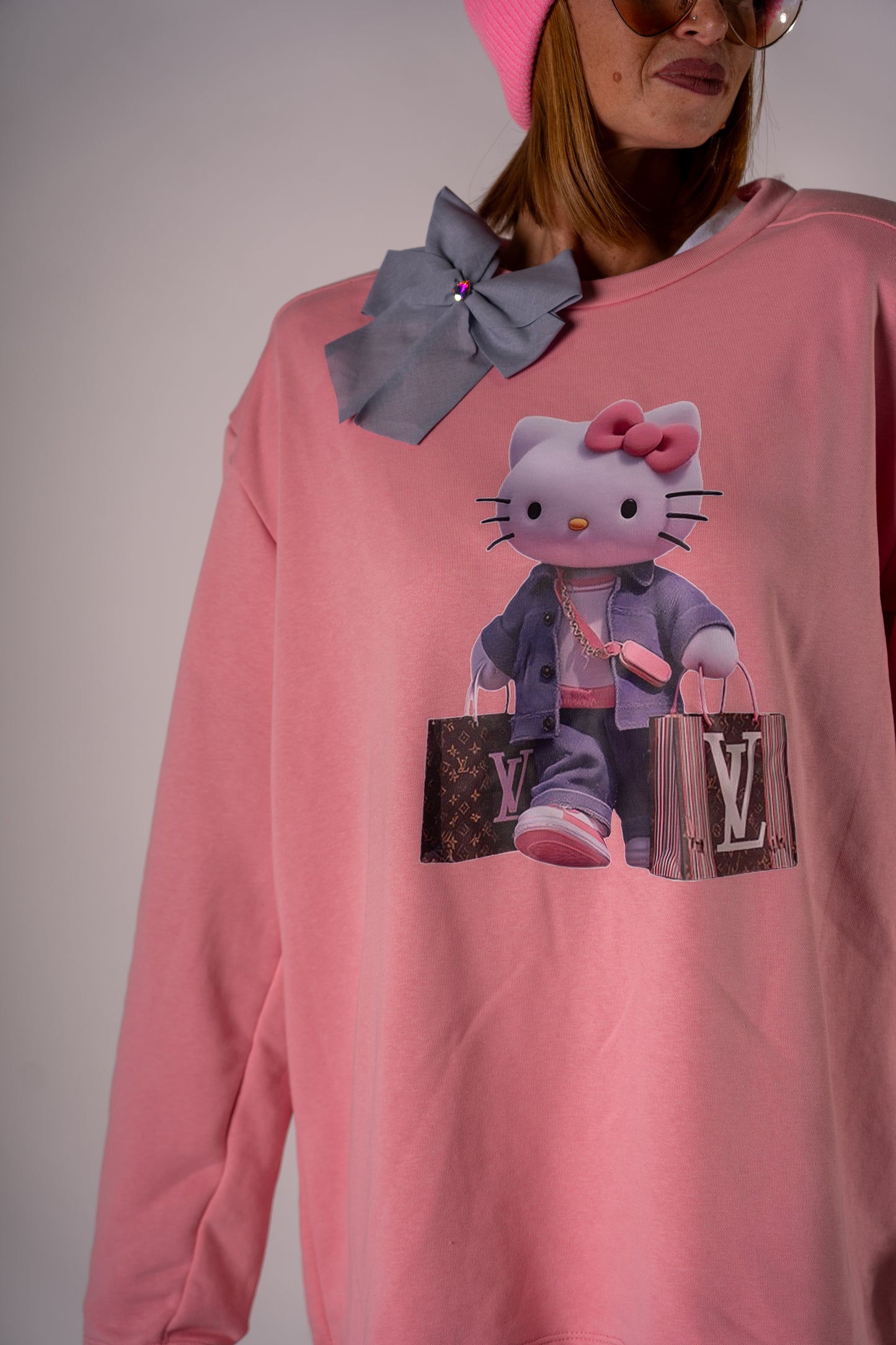 FELPONE KITTY SHOPPING!