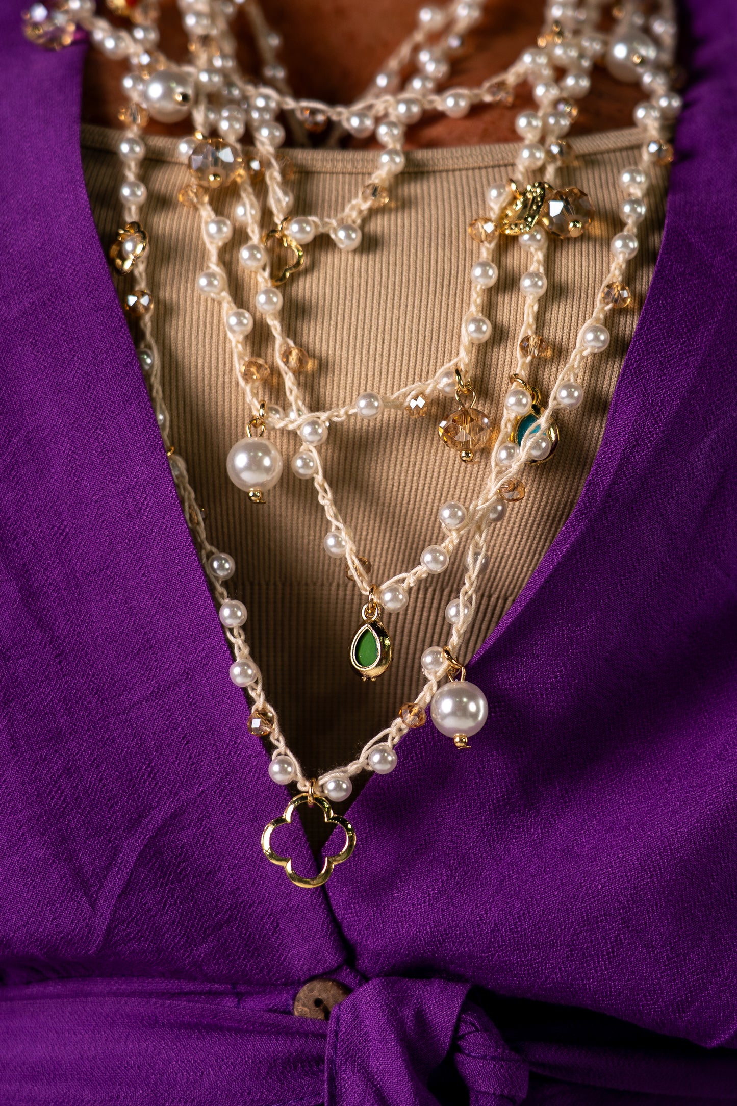 COLLANA PERLINE E CHARMS