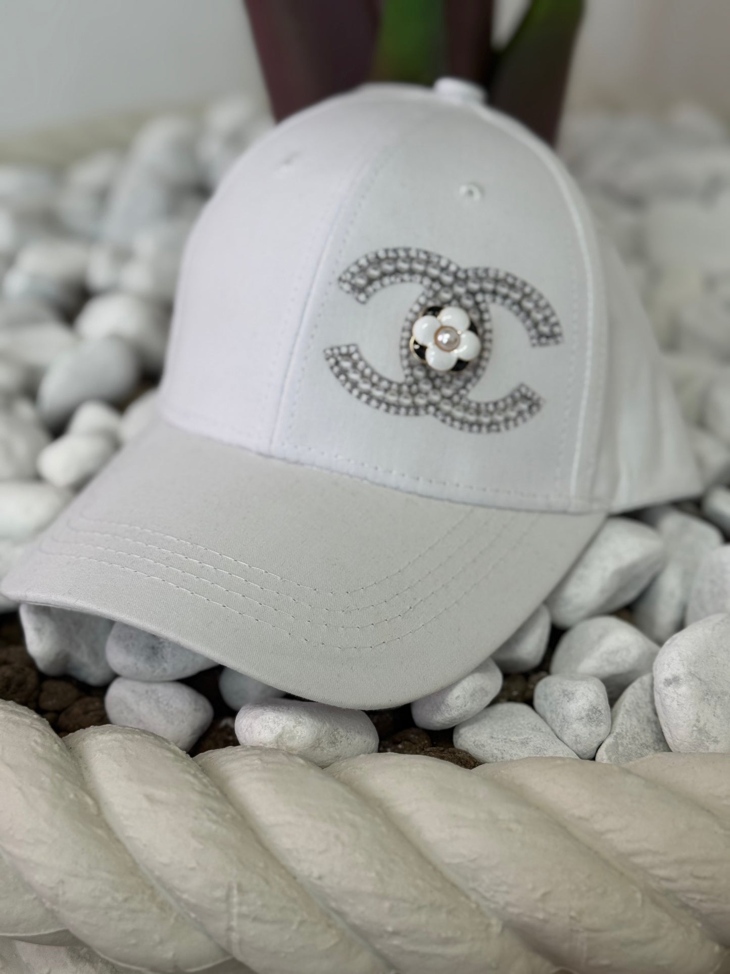 CAPPELLO WHITE STRASS CHANEL!