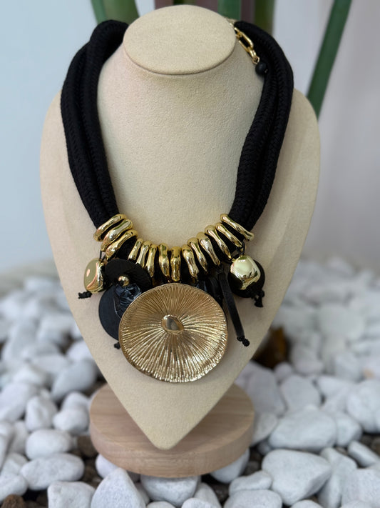 COLLANA MEDAGLIONE BLACK!