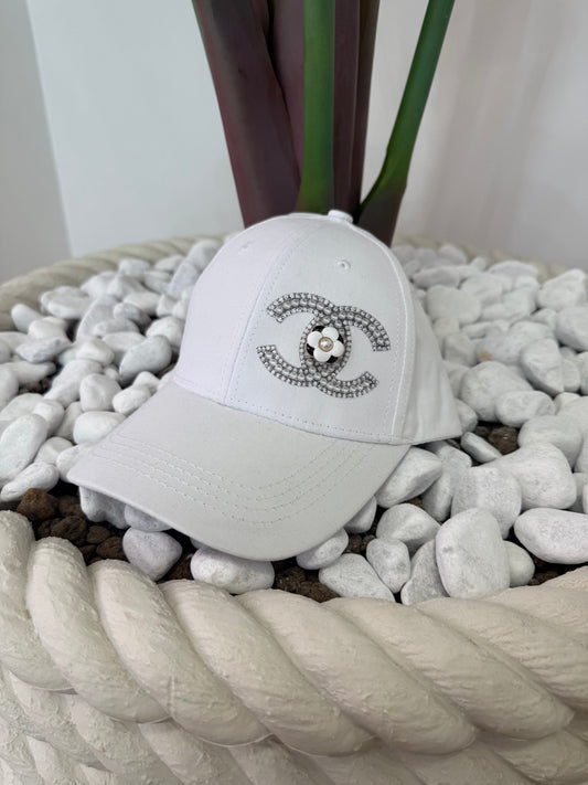 CAPPELLO WHITE STRASS CHANEL!