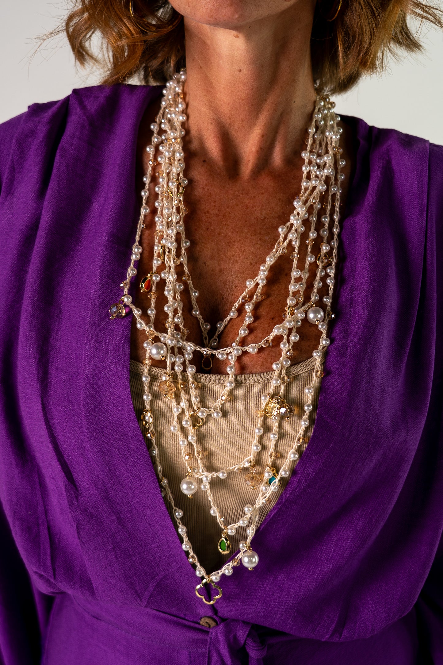 COLLANA PERLINE E CHARMS
