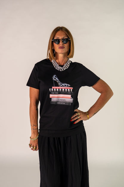 T-SHIRT SHOES BOOK