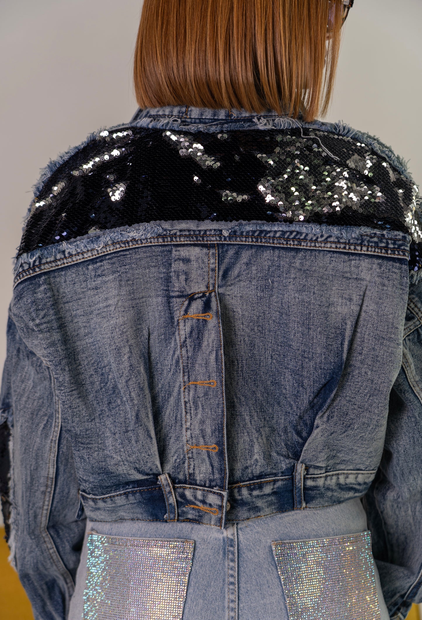 GIUBBINO STRANO TANTE PAILLETTES!