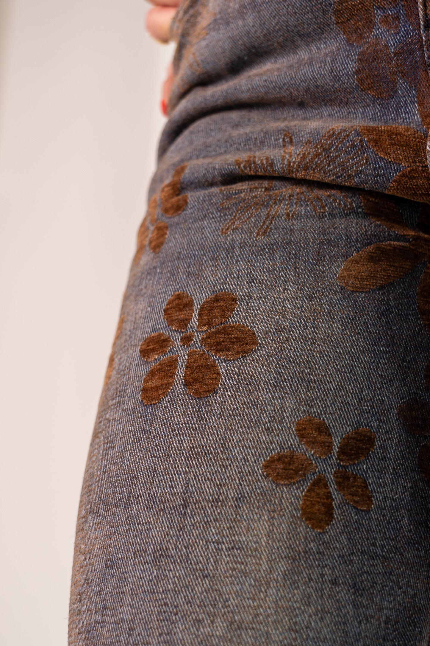 JEANS FLOWER BROWN