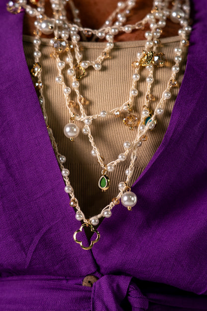 COLLANA PERLINE E CHARMS
