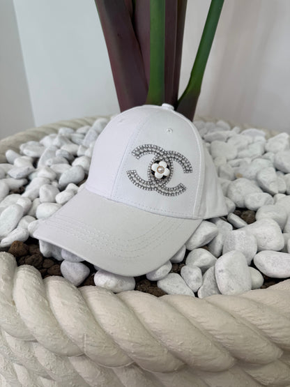 CAPPELLO WHITE STRASS CHANEL!
